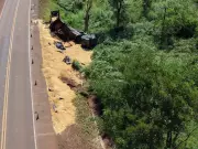 Acidente fatal na BR-163 mata casal aposentado em colisão frontal com carreta de soja