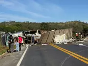 Acidente grave na BR-251 em Grão Mogol deixa dois mortos e oito feridos