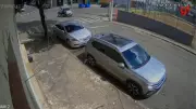 Adolescente fica ferido em colisão entre moto e carro em Caratinga