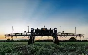 Agrishow 2026: robôs solares com IA combatem pragas e reduzem custos no campo