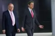 Alckmin usa ligações a prefeitos paulistas para angariar apoio a Haddad com promessas de verbas