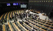 Alcolumbre fatia votação do PL da Dosimetria; governo critica manobra
