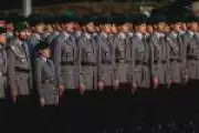 Alemanha impõe autorização militar para viagens longas de homens jovens ao exterior