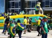 Aliados de Flávio Bolsonaro planejam impeachment de ministros do STF para viabilizar anistia