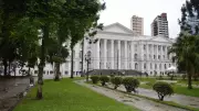 Aluna de medicina da UFPR descobre plano de estupro coletivo em grupo de WhatsApp