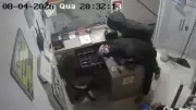 Assaltantes encapuzados rendem funcionários de posto de combustível em Patrocínio, MG