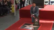Ator Noah Wyle ganha estrela na Calçada da Fama em Hollywood
