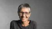 Atriz Cássia Kis é acusada de transfobia em banheiro feminino de shopping no Rio