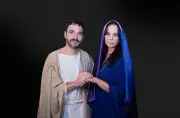 Auto da Paixão de Cristo reúne milhares nos Arcos da Lapa com Caio Blat como Jesus