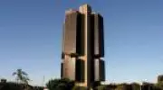 Banco Central reduz Selic para 14,5% ao ano em meio a conflito no Oriente Médio