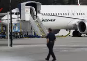 Boeing contrata até 140 trabalhadores por semana em ritmo recorde para produção de aviões