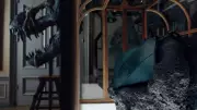 Bolsa de 'couro de T. rex' feita com colágeno de dinossauro é exposta em museu holandês