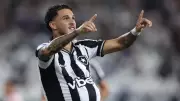 Botafogo vence Petrolero por 3 a 0 e segue líder na Sul-Americana