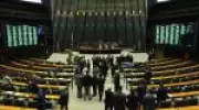 Brasil enfrenta crise de liderança com mediocridade e imprudência política