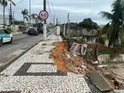 Calçadão desaba em Ponta Negra após chuvas intensas em Natal