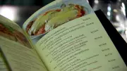 Cardápios em pictogramas obrigatórios para pessoas com TEA na Paraíba