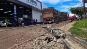Carreta atinge poste e deixa cinco bairros sem energia em Santarém