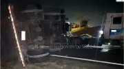Carreta com areia tomba em acesso da Castelo Branco e causa lentidão em Araçariguama