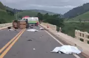 Casal morre e idoso desaparece após carro bater em ponte na BR-116; corpo é encontrado