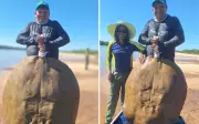 Casal pesca arraia gigante no Rio Araguaia ao tentar fisgar piraíba proibida