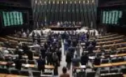 Câmara aprova projeto que criminaliza divulgação de desafios perigosos a crianças na internet