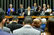 Câmara rejeita veto de Lula ao PL da Dosimetria; Senado decide agora