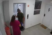 Câmeras captam momentos antes de professora matar companheiro a facadas em Londrina