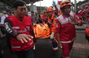 Colisão de trens na Indonésia deixa 14 mortos e dezenas feridos