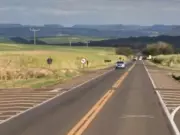 Colisão entre três carros deixa duas pessoas feridas na SP-215 em São Carlos