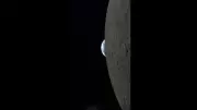 Comandante da Artemis II registra 'pôr da Terra' atrás da Lua com iPhone