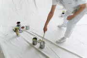 Como remover manchas de tinta e cimento após reformas em casa