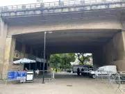 Concessionária monta estacionamento irregular sob Viaduto do Chá em São Paulo