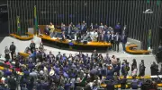 Congresso derruba veto de Lula e beneficia Bolsonaro e outros condenados