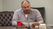 Conselheiro escolar do Tennessee gera indignação com comentário inapropriado a estudante