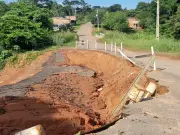 Cratera em estrada de Rio Branco compromete tráfego e exige isolamento imediato