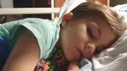 Criança de 7 anos sofre envenenamento por vitamina D em lote defeituoso no Reino Unido