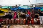 Crise do petróleo: 39 países cortam impostos para conter disparada de preços