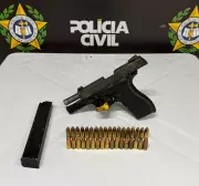 Denúncia leva polícia a tio de suspeita de tráfico em Barra Mansa; arma é apreendida