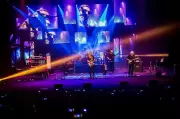 Dire Straits Legacy faz show de despedida em Divinópolis após turnê pelo Brasil
