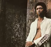 Djavan celebra 50 anos de carreira com turnê e relembra álbum de estreia de 1976