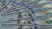 Dólar cai 0,26% cotado a R$ 4,98 com foco em petróleo e desemprego