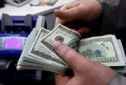 Dólar cai e Brent sobe com tensões no Oriente Médio: entenda os fatores