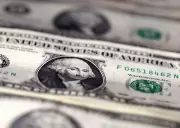 Dólar cai para R$ 4,97 com esperança de cessar-fogo no Irã; petróleo recua