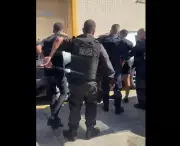 Dupla é presa após assaltar idosa e engolir cordão de ouro em Petrópolis
