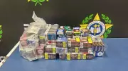 Dupla é presa com 180 maços de cigarro roubados em Angra dos Reis