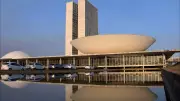 Dívida pública federal cai 2,34% em março e volta ao patamar de R$ 8,3 trilhões