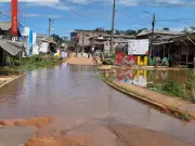 Enchente do Rio Abunã afeta mais de 100 famílias e interdita ponte para Bolívia em Plácido de Castro, Acre