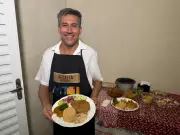 Enfermeiro de Cuiabá revela receita de bisteca suína com tempero especial da avó