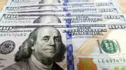 Entenda os fatores que fazem o preço do dólar subir ou cair no Brasil