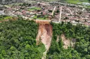 Erosão em Rio Largo avança 7 vezes em 10 anos e ameaça casas